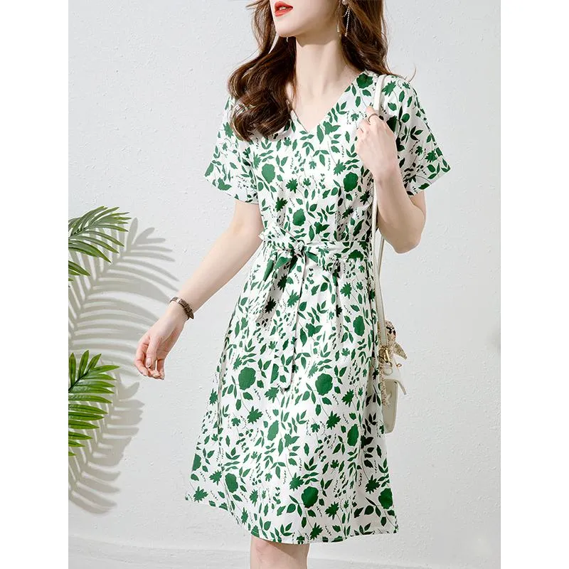 French Style Chic Cinched Waist Slimming V-Neck Dress